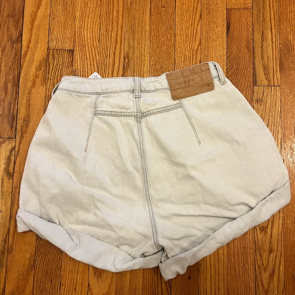 NEW AND NEVER WORN! Free people (ONETEASPOON) jean shorts- size 28 - Picture 2 of 4